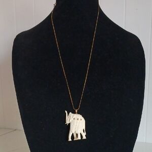 10 kt Gold Chain W Carved Elephant Pendant Necklace.
